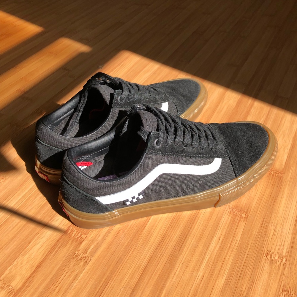 Authentic Vans skateboarding shoes (practically brand new) - Picture 4 of 8